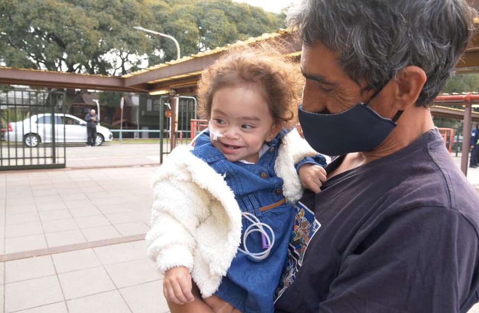 La historia de Pía, una beba que perdió a su mamá al nacer y sobrevivió gracias a su papá