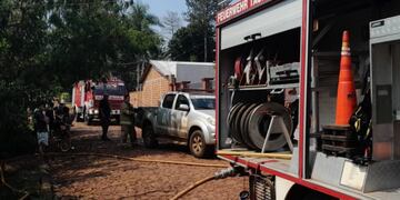 Gracias al rápido accionar de Bomberos, logran sofocar incendio en una vivienda de Puerto Iguazú.