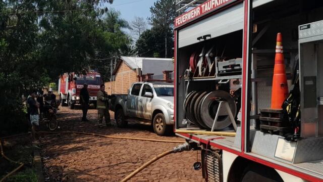 Gracias al rápido accionar de Bomberos, logran sofocar incendio en una vivienda de Puerto Iguazú.