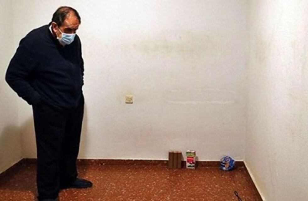 Un hombre vendió hasta los muebles de su casa para sobrevivir a la crisis por la pandemia