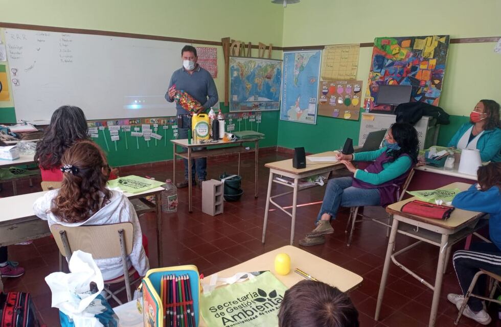 Charla sobre Gestión Ambiental en la escuela de La Sortija