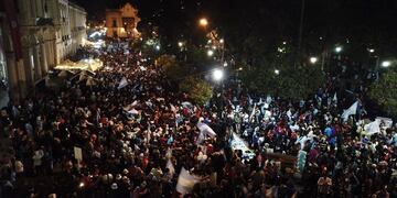 La Plaza 9 de Julio de Salta se colmó de gente que fue a festejar el triunfo de la Selección Argentina en la Copa América