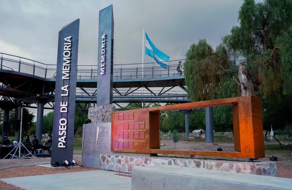 Emotivo homenaje para recordar a los 33 desaparecidos de Las Heras en la dictadura militar