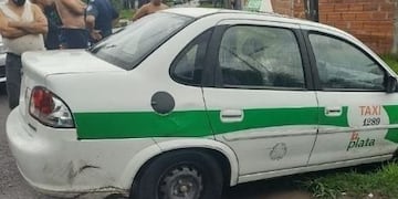 El taxi del chofer platense que murió manejando.