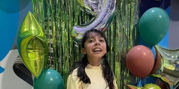 Una mujer le festejó el cumpleaños a su hija con la temática de Baby Yoda, pero no fue nadie.