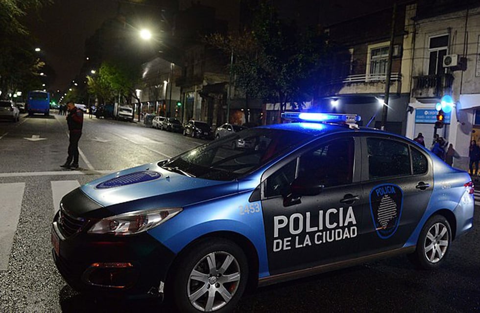 Tragedia en Balvanera: una mujer con sus dos hijos murieron tras caer desde un noveno piso