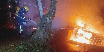 Se incendió una vivienda en San Vicente