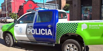 Dos hombres asesinaron a una joven de 22 años e hirieron a cinco personas. Se investiga el motivo de la agresión.