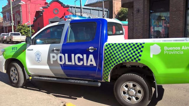 Dos hombres asesinaron a una joven de 22 años e hirieron a cinco personas. Se investiga el motivo de la agresión.