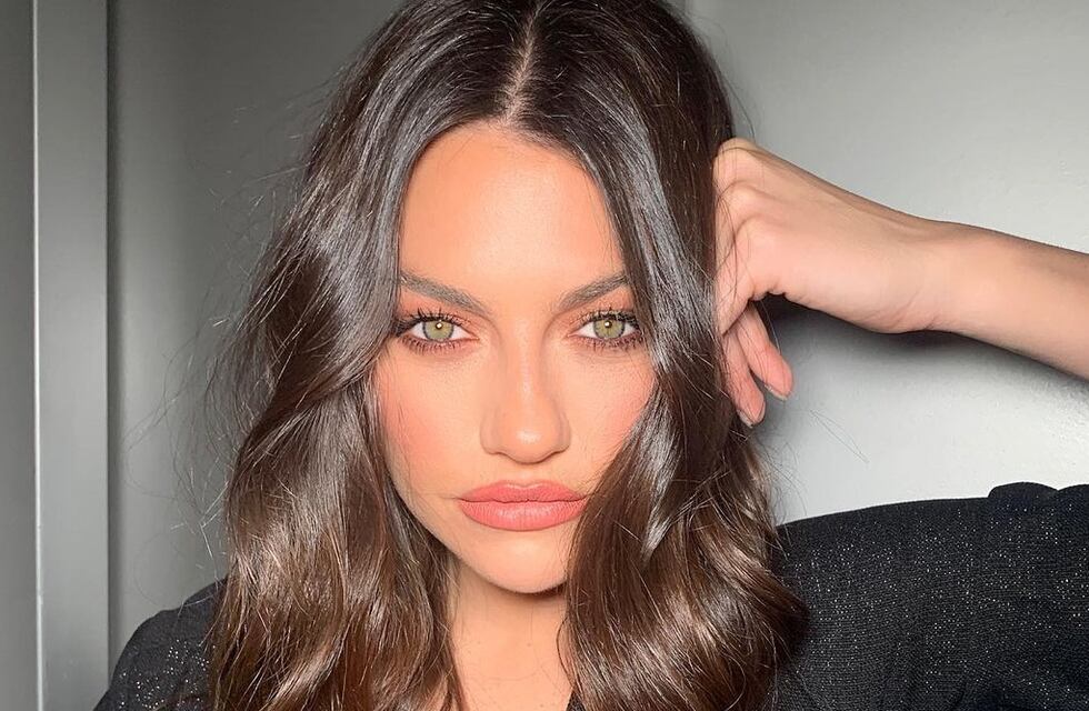 Sofía “Jujuy” Jiménez bailó en una microbikini de tiritas beige y frente a la pileta