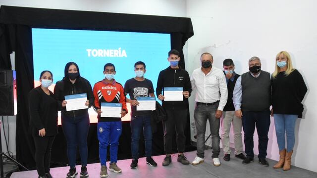 Entrega de certificados de la UOM en Sunchales