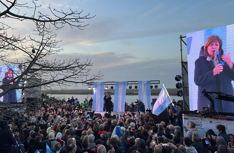 Patricia Bullrich cerró su campaña por el interior del país en Rosario