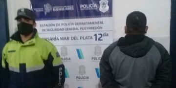 Un hombre le disparó a su tía y los vecinos intentaron lincharlo. Uno de los policías resultó herido en el forcejeo