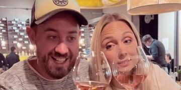 Los españoles de despidieron de Mendoza tomando vino.
