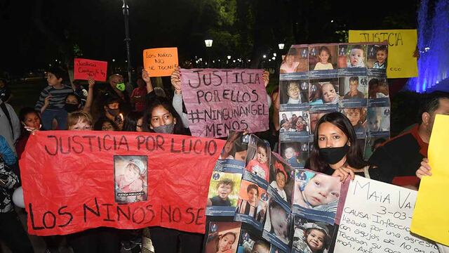 En plaza Independencia de Ciudad, mendocinos se manifestaron la noche de este viernes para pedir justicia por Lucio Dupuy, el niño de 5 años que fue asesinado a golpes en La Pampa
