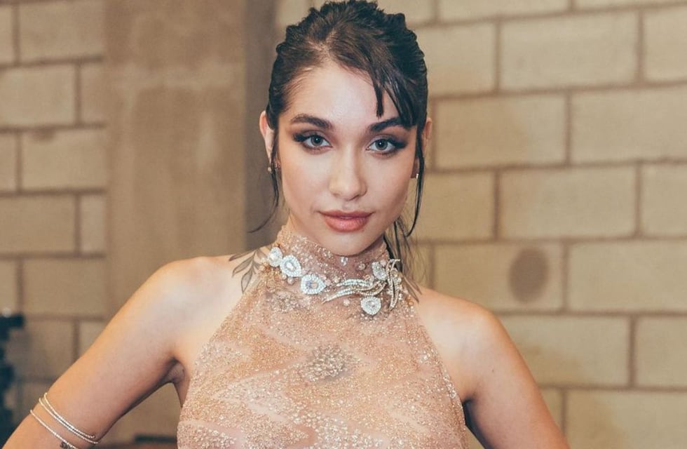 Catsuit y transparencias: el look infartante de María Becerra en su nuevo tema