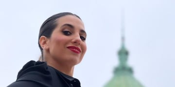 Cinthia Fernández sorprendió con el look que eligió para ir a votar.
