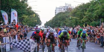 Mauricio Páez se impuso en el embalaje final y se quedó con la segunda etapa de la Vuelta de Mendoza, disputada entre General Alvear y San Rafael.