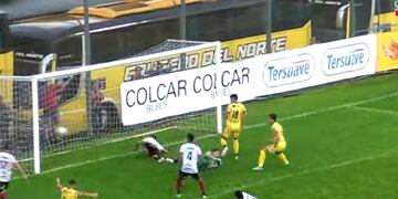 El gol de la victoria de Crucero del Norte ante 9 de Julio