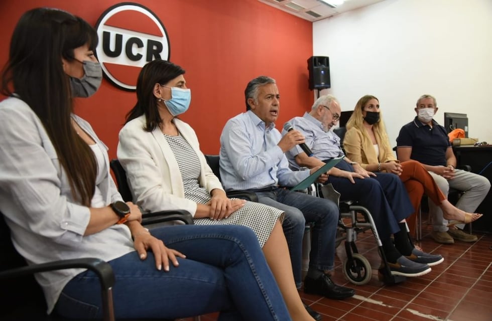 Eutanasia: Alfredo Cornejo y Jimena Latorre presentaron el proyecto de ley para la buena muerte