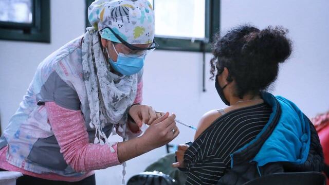 La Provincia ya utilizó 14.940 dosis de Pfizer para inocular a adolescentes sin comorbilidades.