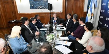 Durante la reunión, se acordaron los detalles de la ceremonia oficial, que contará con la presencia del Presidente y otras autoridades nacionales y provinciales.
