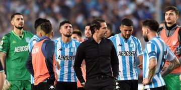 Fernando Gago y sus jugadores, golpeados por la derrota pero con la frente en alto por todo lo que hicieron en la temporada.