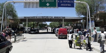 Quedó habilitado el paso fronterizo La Quiaca-Villazón, aunque sólo se permite el tránsito de residentes de ambas ciudades.