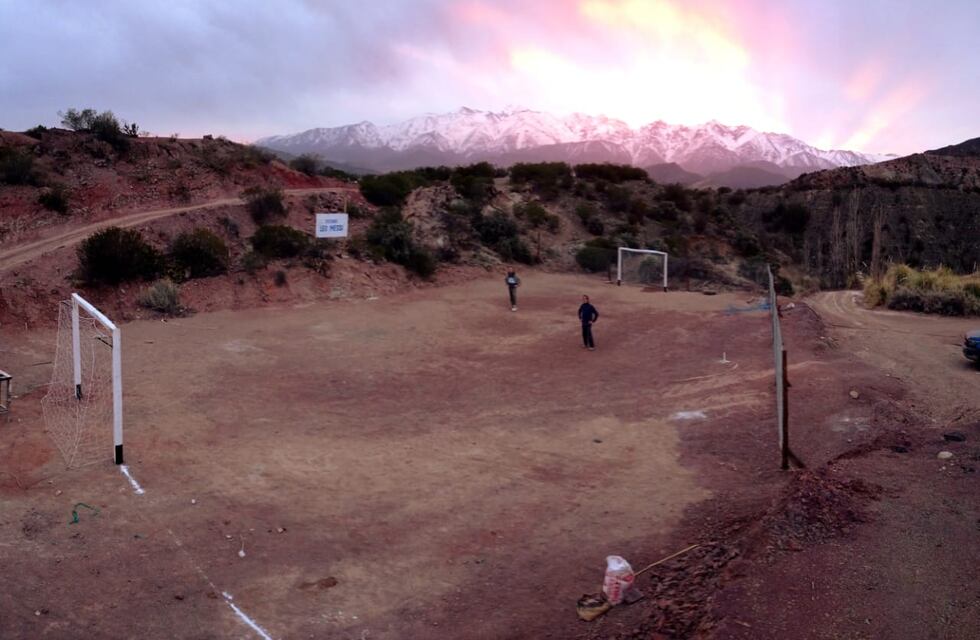 Lionel Messi tiene una cancha en Potrerillos con su nombre, la que construyó una familia de mendocinos