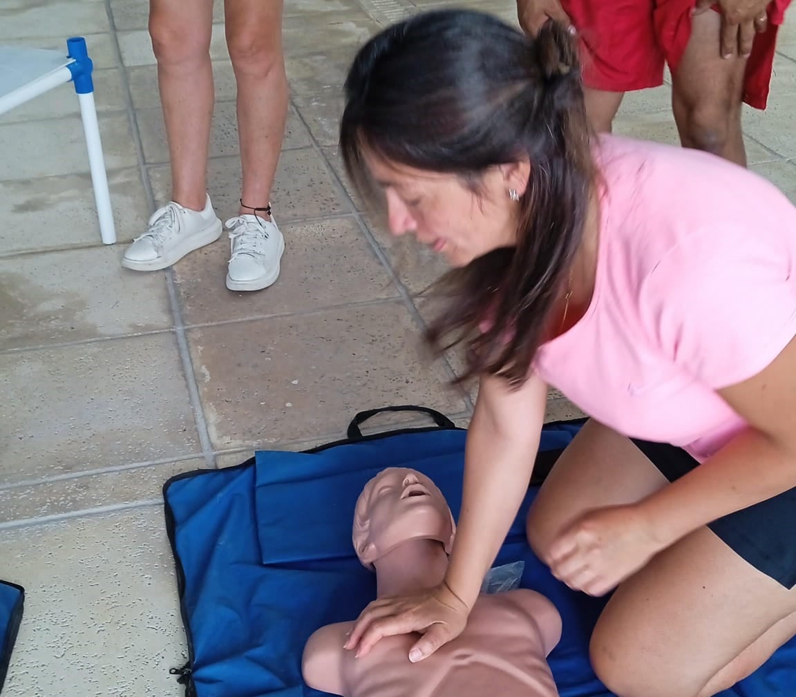 Capacitación en primeros auxilios para el personal de Dirección De Deportes de Chaves