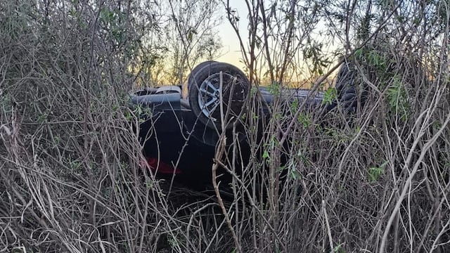 La Francia: un automóvil con tres jóvenes tumbó en la autovía 19, podría haber sido una tragedia