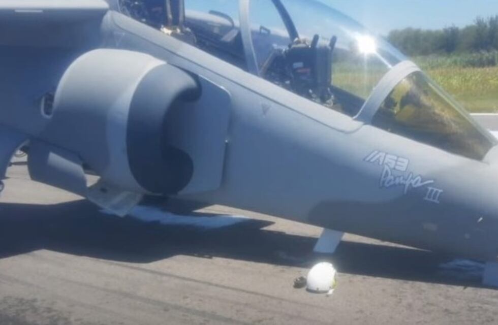 Un avión militar aterrizó de emergencia en Córdoba: cuáles fueron los motivos de la maniobra