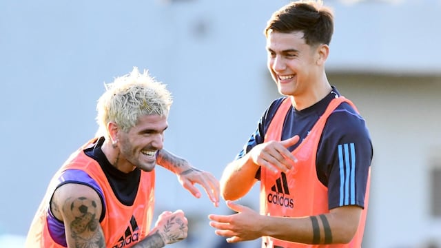 Dybala opinó de los outfits de De Paul y no se guardó nada.