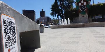 Códigos “QR” y reseñas en braille en los principales puntos turísticos de Carlos Paz.