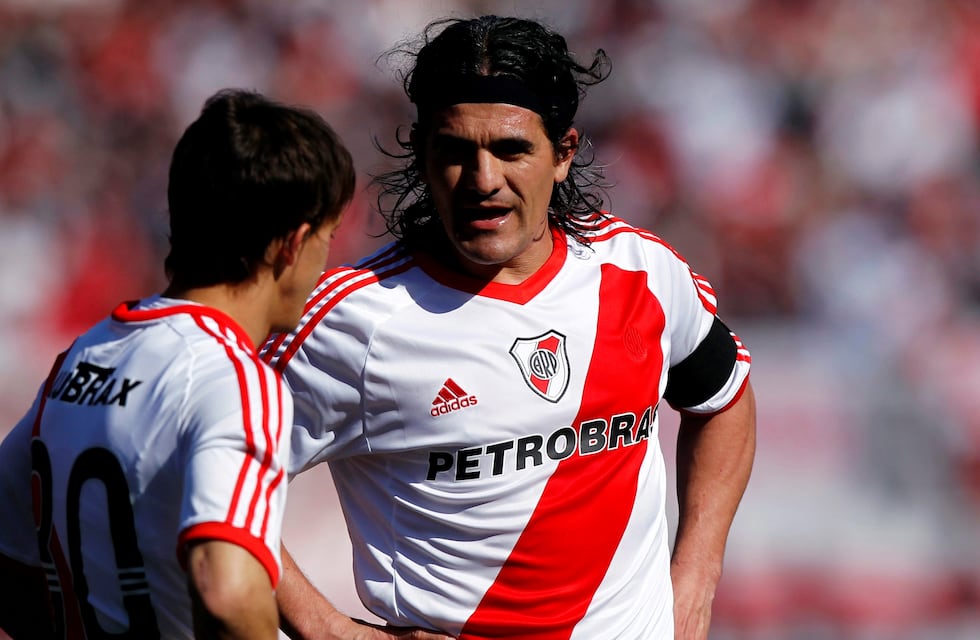 Ariel Ortega, el crack de la gambeta y el desparpajo argentino, cumple 50 años