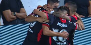 El festejo de Maravilla Martínez para el 1-0 de Instituto ante Unión. (Captura de TV)