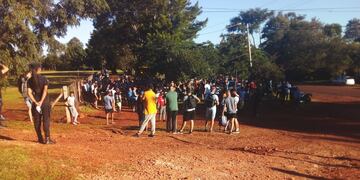 Gresca entre hinchadas causó la clausura de un partido de futbol en 25 De Mayo.