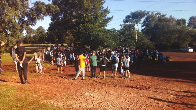Gresca entre hinchadas causó la clausura de un partido de futbol en 25 De Mayo.