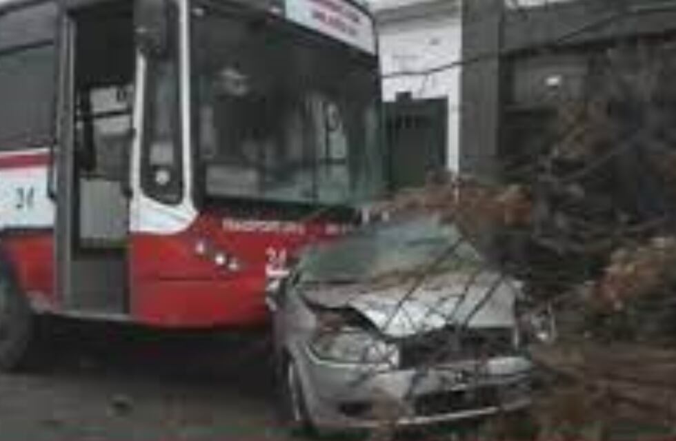 Múltiple choque en Boedo: un colectivo y cinco autos involucrados