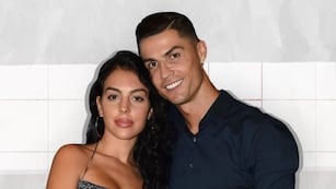 El impactante árbol de Navidad de Georgina Rodríguez y Cristiano Ronaldo que revolucionó Instagram.