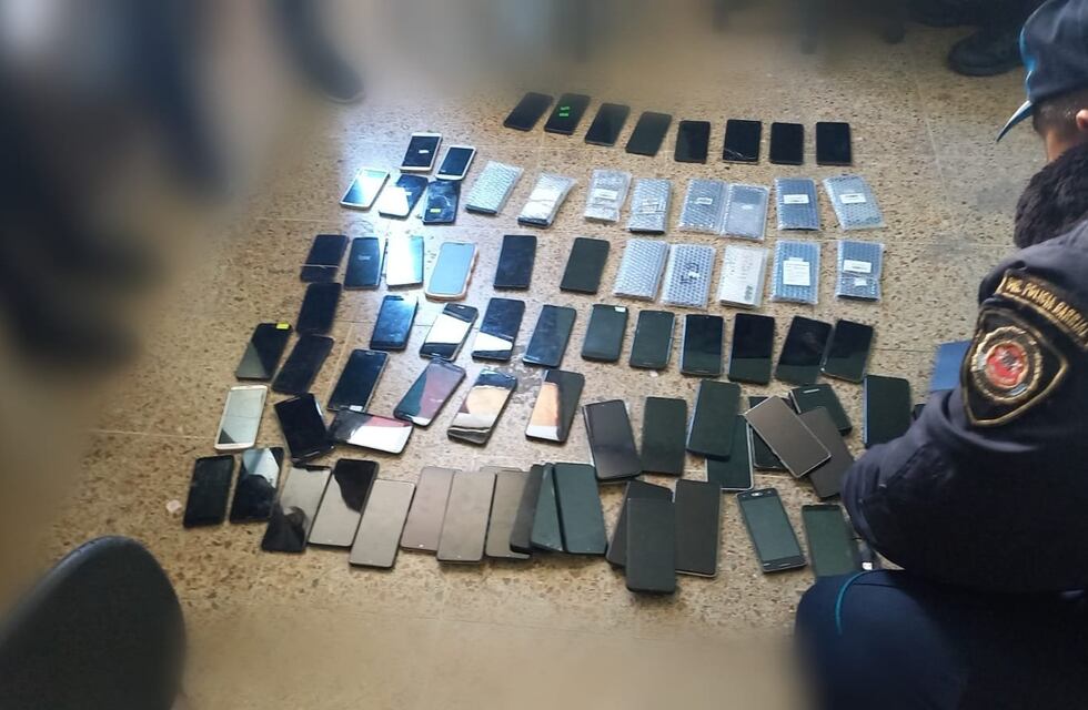 Van a prisión dos efectivos de la Policía de Córdoba acusados de sustraer celulares que ya habían sido robados