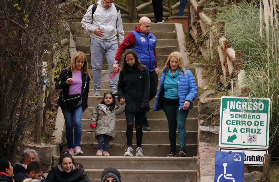 Domingo en Carlos Paz: clima agradable, cielo parcialmente nublado y viento norte