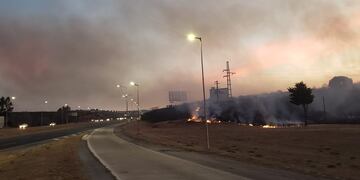 El incendio fue en la autopista Córdoba-Carlos Paz, a la altura de Malagueño.