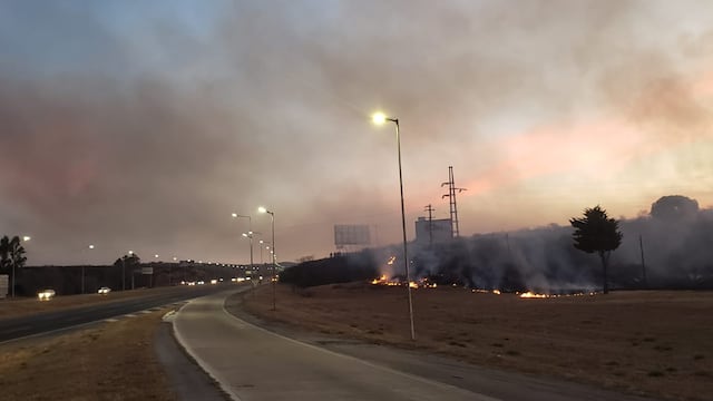 El incendio fue en la autopista Córdoba-Carlos Paz, a la altura de Malagueño.