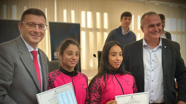 Emilia Acosta y Lucía Gonzalez, gimnastas del Crear Club, fueron distinguidas por el Concejo Municipal