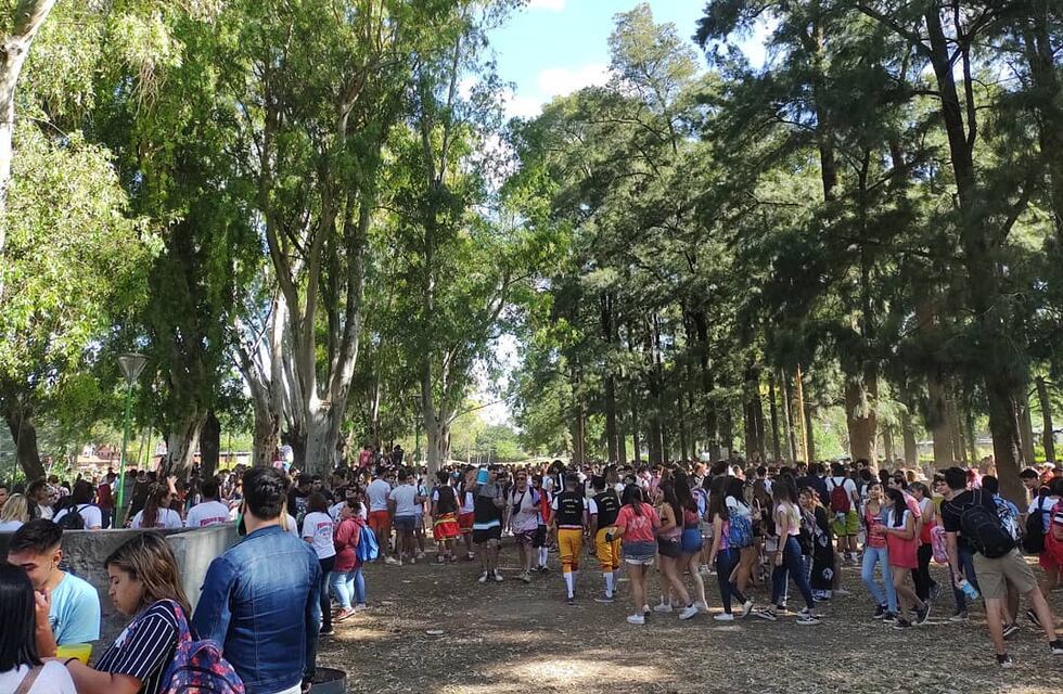 4D: Masiva juntada de las Promos en el Balneario