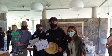 Los guardias Darío y Martín le salvaron la vida a un niño que se había ahogado