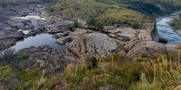 Los comunicadores estaban registrando material en el Río Yuspe, volvieron a su auto y se encontraron con el desagradable hecho. (: Gntileza Aitor Arzubialde / Ilustrativa).