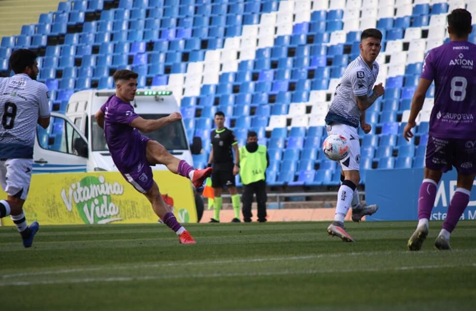 Con Fernando Bersano como titular Dálmine empató en Mendoza con Independiente Rivadavia