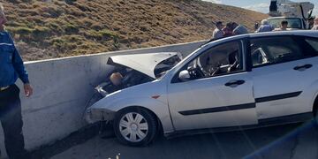 Un Ford Focus impactó contra un operario de Epec.